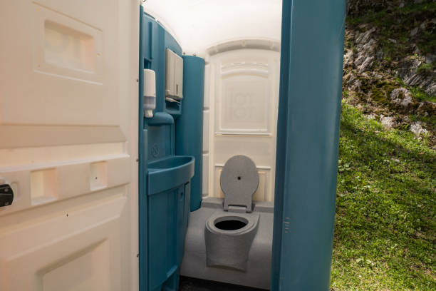 Best Porta potty delivery and setup  in Lexington, IL